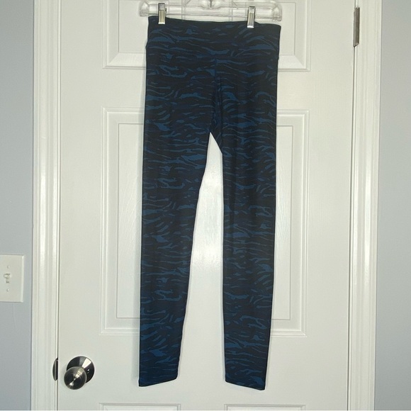 FABLETICS Blue Zebra Camo Leggings size M Medium - Picture 7 of 8